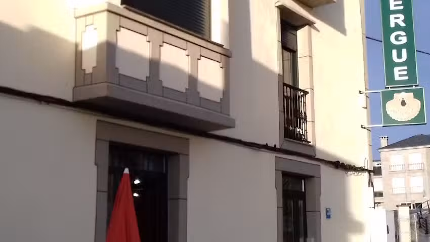 Albergue Porta Santa en C&aacute;davo Baleira