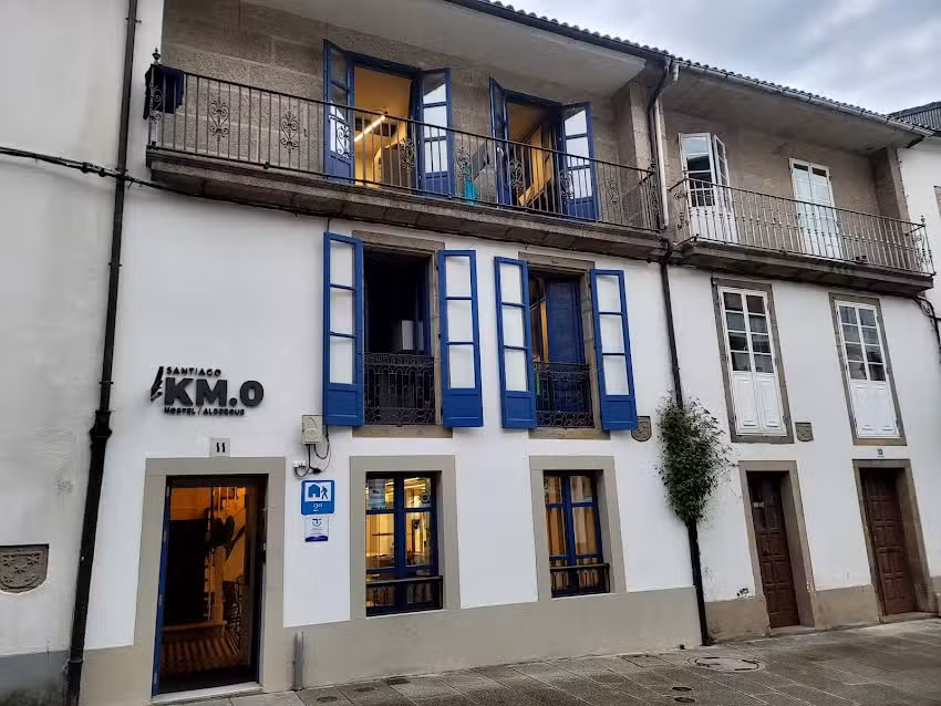 Albergue Santiago KM0