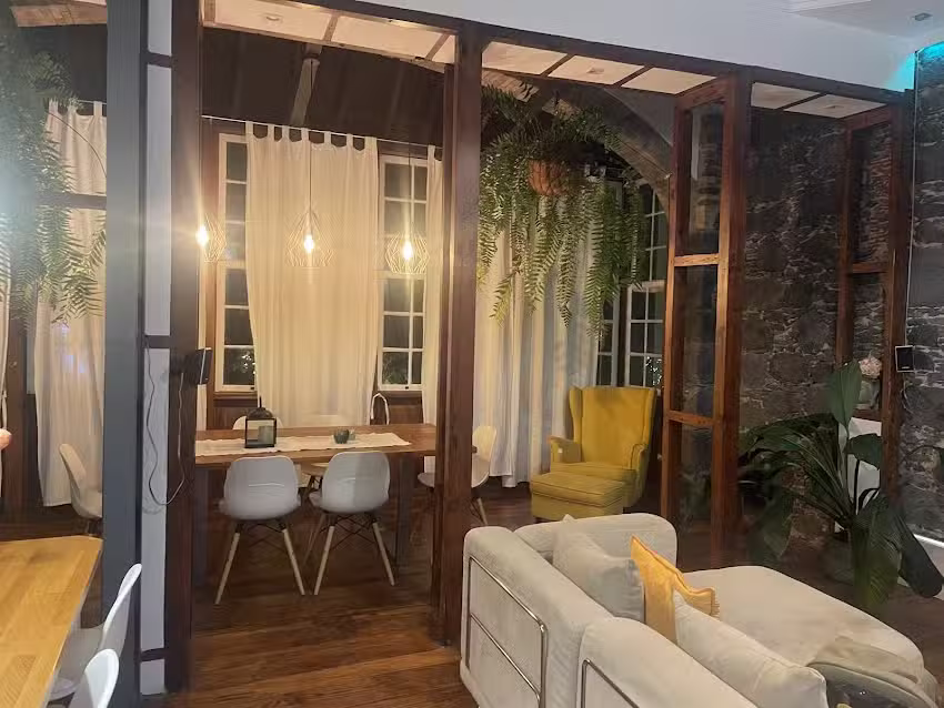 Casa Emblem&aacute;tica. Encanto y lujo frente a la playa