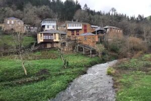 Casa Quiñones. Aptos turísticos. Navia de Suarna. Os Ancares. Lugo