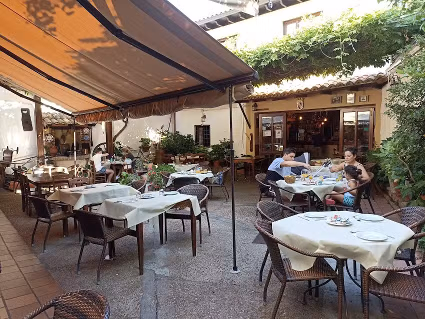 El Palacio Hotel y Restaurante