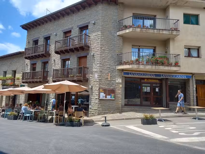 Hostal Cabrerès i restaurant Ca la Palmira a 8 km de Rupit