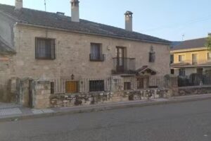 hostal Decerca Prádena