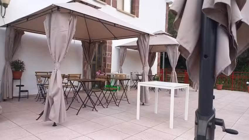 Hostal L&oacute;brega