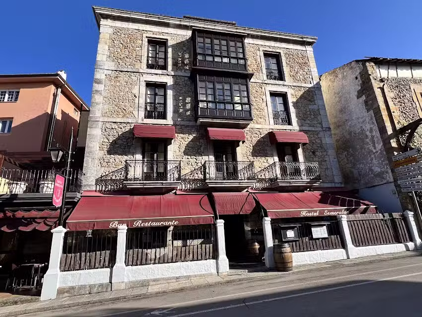 Hostal Restaurante Esmeralda