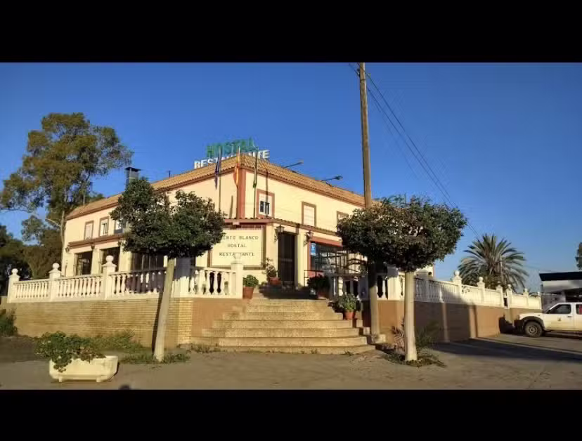 Hostal & Restaurante Puerto Blanco