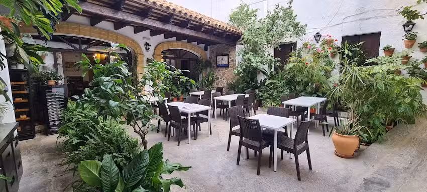 Hostal Torre de Guzm&aacute;n