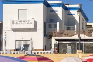 Hostal Tranvía Beach House