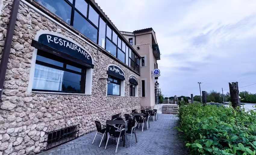 Hoster&iacute;a Tierrallana by Juypehotel