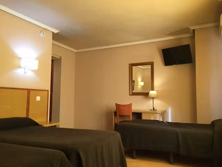 Hotel Avenida Legan&eacute;s