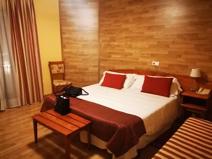 Hotel &ndash; Restaurante Puerta del Alc&aacute;zar