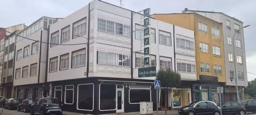 La Casa de la Abuela, Narón