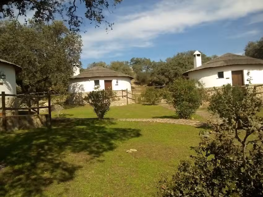 Los Chozos de La Roca (antiguos chozos de la Dehesa)