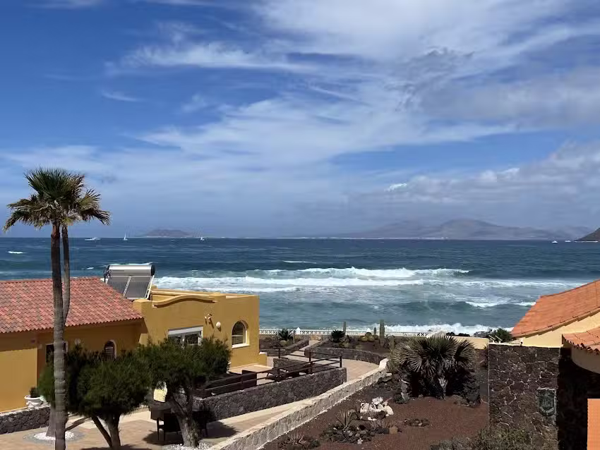 Pura Vida Surf House