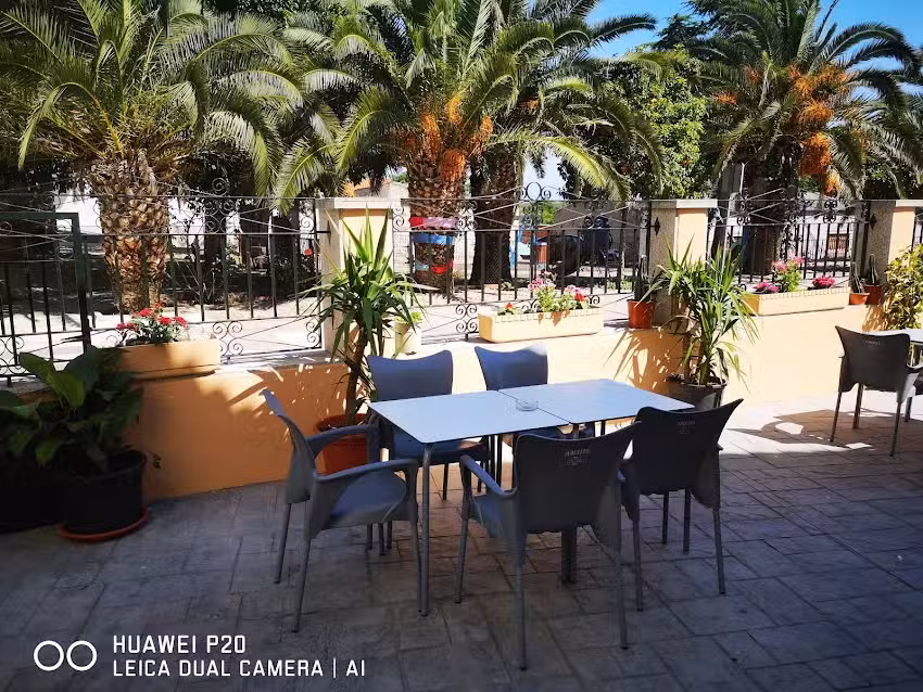 Restaurante Hostal «Las Cigueñas»